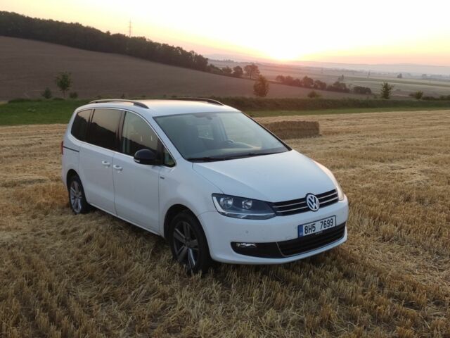 Белый Фольксваген Шаран, объемом двигателя 0 л и пробегом 230 тыс. км за 10538 $, фото 4 на Automoto.ua