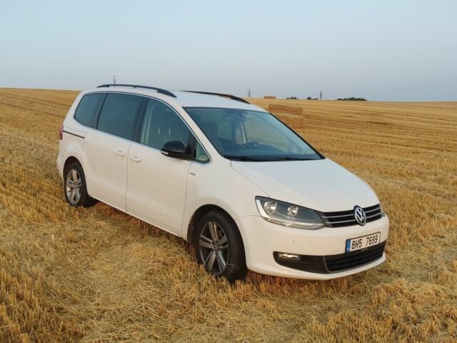 Белый Фольксваген Шаран, объемом двигателя 0 л и пробегом 230 тыс. км за 10538 $, фото 3 на Automoto.ua