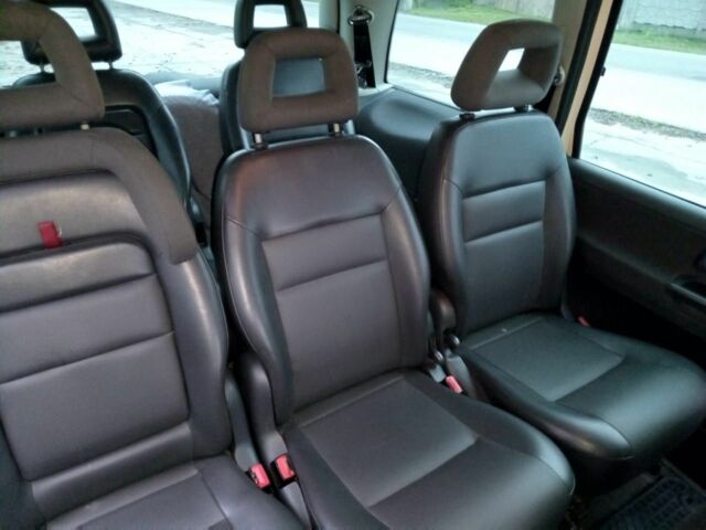 Бежевый Фольксваген Шаран, объемом двигателя 1.9 л и пробегом 309 тыс. км за 4979 $, фото 13 на Automoto.ua