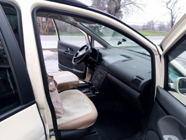 Бежевый Фольксваген Шаран, объемом двигателя 1.9 л и пробегом 309 тыс. км за 4979 $, фото 14 на Automoto.ua