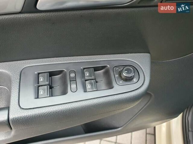 Бежевый Фольксваген Шаран, объемом двигателя 1.98 л и пробегом 235 тыс. км за 15999 $, фото 32 на Automoto.ua