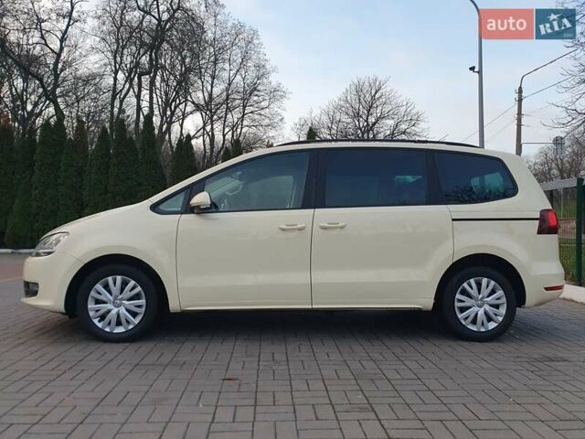 Бежевый Фольксваген Шаран, объемом двигателя 1.98 л и пробегом 235 тыс. км за 15999 $, фото 1 на Automoto.ua