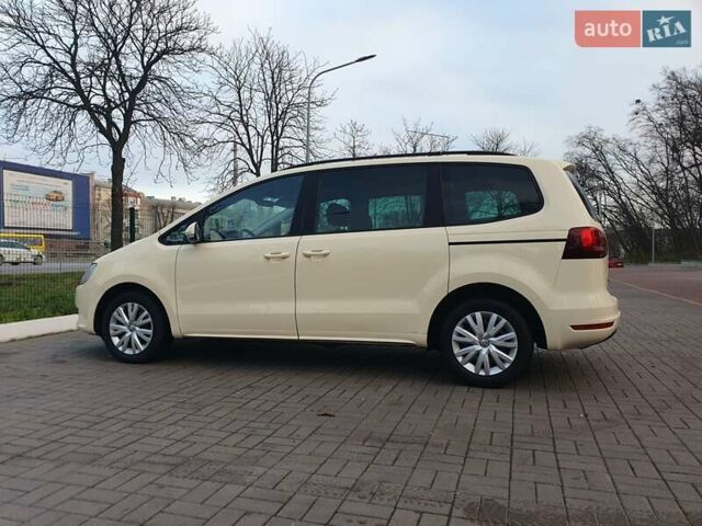 Бежевый Фольксваген Шаран, объемом двигателя 1.98 л и пробегом 235 тыс. км за 15999 $, фото 2 на Automoto.ua