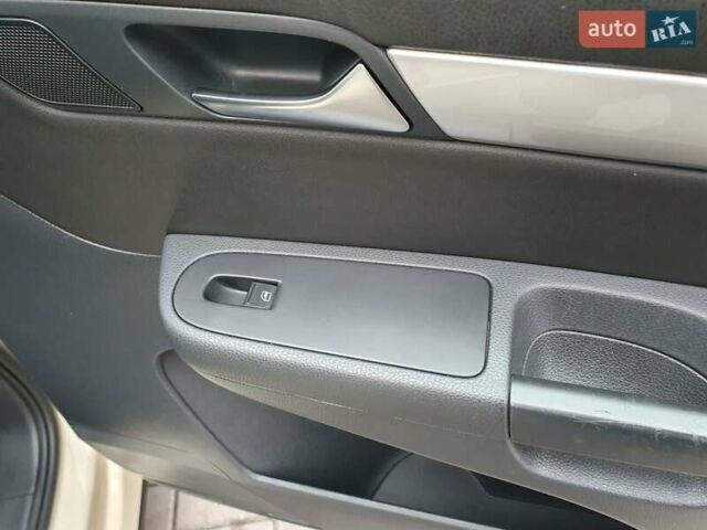 Бежевый Фольксваген Шаран, объемом двигателя 1.98 л и пробегом 235 тыс. км за 15999 $, фото 33 на Automoto.ua