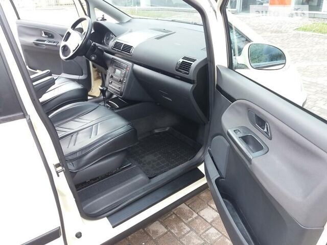 Бежевый Фольксваген Шаран, объемом двигателя 1.9 л и пробегом 343 тыс. км за 3500 $, фото 9 на Automoto.ua