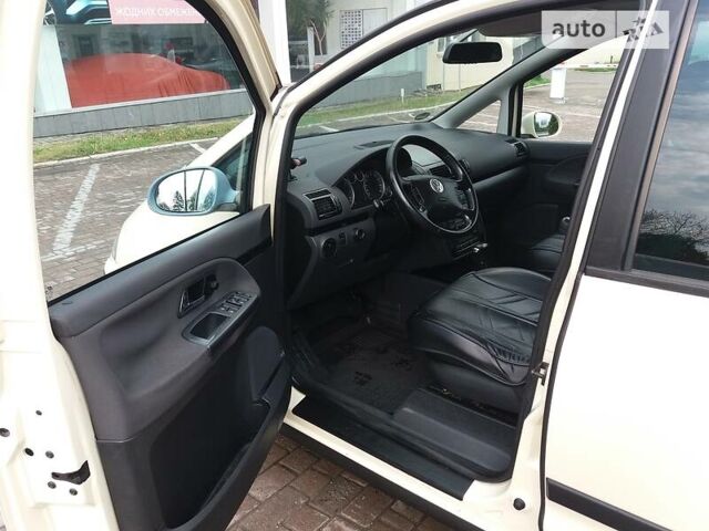 Бежевый Фольксваген Шаран, объемом двигателя 1.9 л и пробегом 343 тыс. км за 3500 $, фото 4 на Automoto.ua