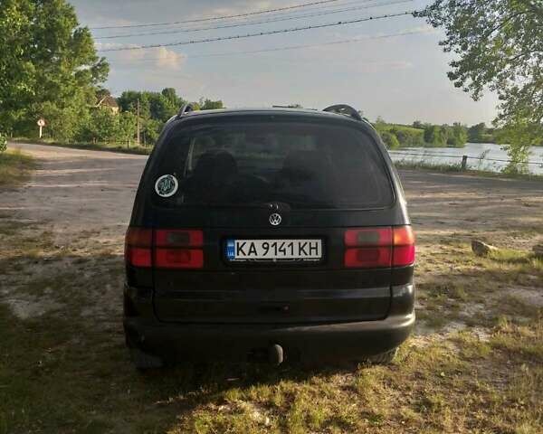 Черный Фольксваген Шаран, объемом двигателя 2.8 л и пробегом 380 тыс. км за 2400 $, фото 10 на Automoto.ua
