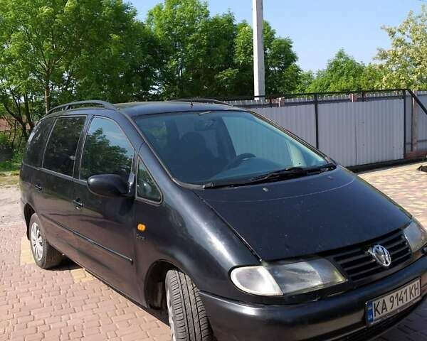 Черный Фольксваген Шаран, объемом двигателя 2.8 л и пробегом 380 тыс. км за 2400 $, фото 1 на Automoto.ua