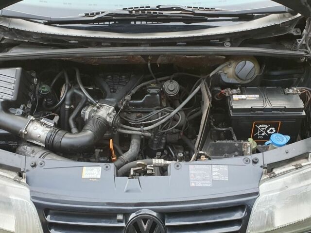 Черный Фольксваген Шаран, объемом двигателя 2 л и пробегом 300 тыс. км за 4000 $, фото 6 на Automoto.ua