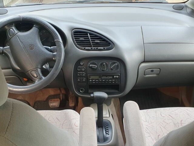 Черный Фольксваген Шаран, объемом двигателя 2 л и пробегом 300 тыс. км за 4000 $, фото 5 на Automoto.ua