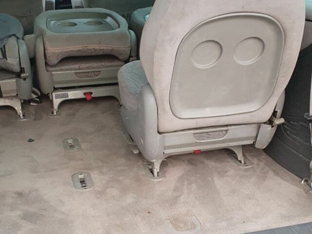 Черный Фольксваген Шаран, объемом двигателя 2 л и пробегом 300 тыс. км за 4000 $, фото 4 на Automoto.ua