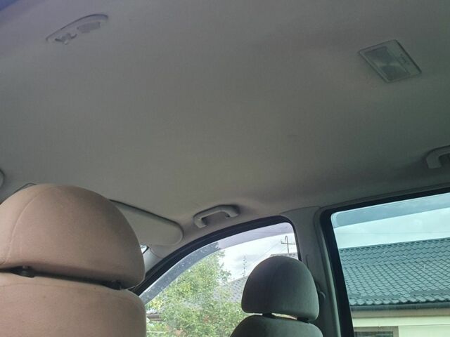 Черный Фольксваген Шаран, объемом двигателя 2 л и пробегом 300 тыс. км за 4000 $, фото 3 на Automoto.ua