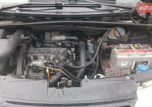 Черный Фольксваген Шаран, объемом двигателя 1.9 л и пробегом 391 тыс. км за 2950 $, фото 19 на Automoto.ua