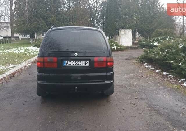 Черный Фольксваген Шаран, объемом двигателя 1.9 л и пробегом 391 тыс. км за 2950 $, фото 5 на Automoto.ua