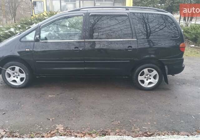 Черный Фольксваген Шаран, объемом двигателя 1.9 л и пробегом 391 тыс. км за 2950 $, фото 7 на Automoto.ua