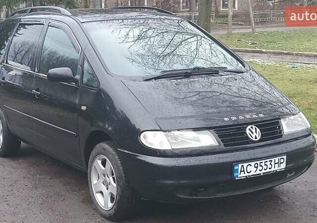 Черный Фольксваген Шаран, объемом двигателя 1.9 л и пробегом 391 тыс. км за 2950 $, фото 11 на Automoto.ua