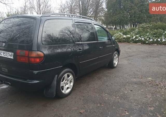 Черный Фольксваген Шаран, объемом двигателя 1.9 л и пробегом 391 тыс. км за 2950 $, фото 4 на Automoto.ua