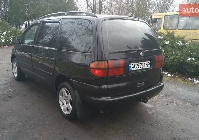 Черный Фольксваген Шаран, объемом двигателя 1.9 л и пробегом 391 тыс. км за 2950 $, фото 6 на Automoto.ua