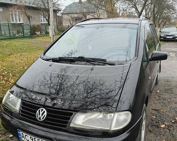 Черный Фольксваген Шаран, объемом двигателя 1.9 л и пробегом 405 тыс. км за 3450 $, фото 1 на Automoto.ua