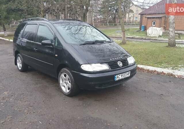 Черный Фольксваген Шаран, объемом двигателя 1.9 л и пробегом 391 тыс. км за 2950 $, фото 1 на Automoto.ua