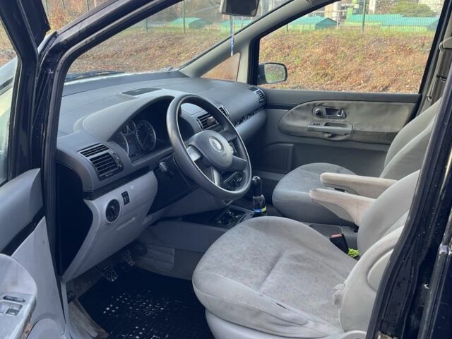 Черный Фольксваген Шаран, объемом двигателя 1.9 л и пробегом 397 тыс. км за 3200 $, фото 6 на Automoto.ua