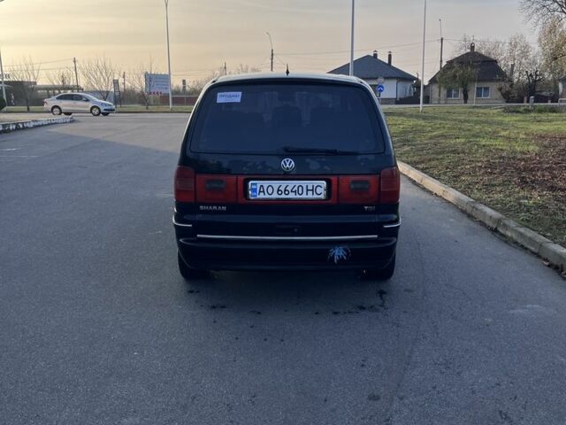 Черный Фольксваген Шаран, объемом двигателя 1.9 л и пробегом 397 тыс. км за 3200 $, фото 4 на Automoto.ua