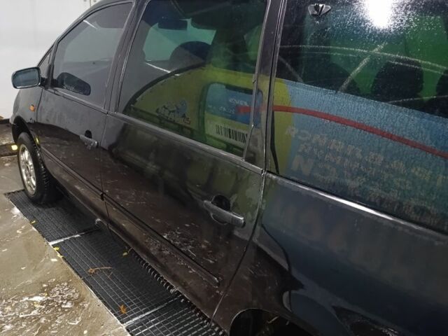 Черный Фольксваген Шаран, объемом двигателя 2 л и пробегом 250 тыс. км за 1950 $, фото 3 на Automoto.ua