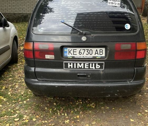 Черный Фольксваген Шаран, объемом двигателя 2.8 л и пробегом 340 тыс. км за 1700 $, фото 1 на Automoto.ua