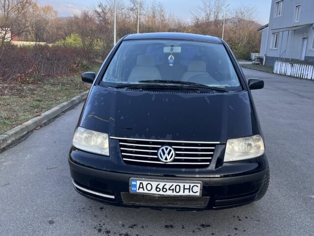 Черный Фольксваген Шаран, объемом двигателя 1.9 л и пробегом 397 тыс. км за 3200 $, фото 1 на Automoto.ua