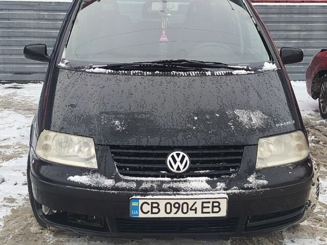 Черный Фольксваген Шаран, объемом двигателя 2 л и пробегом 438 тыс. км за 5700 $, фото 1 на Automoto.ua