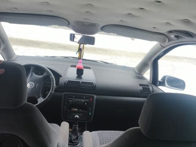 Черный Фольксваген Шаран, объемом двигателя 2 л и пробегом 438 тыс. км за 5700 $, фото 4 на Automoto.ua