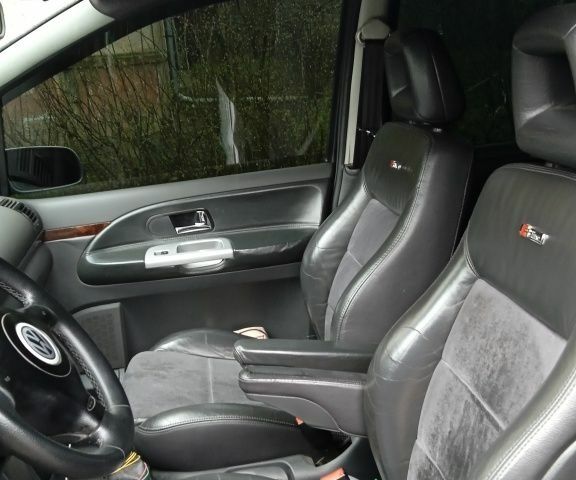 Черный Фольксваген Шаран, объемом двигателя 0 л и пробегом 300 тыс. км за 7200 $, фото 6 на Automoto.ua