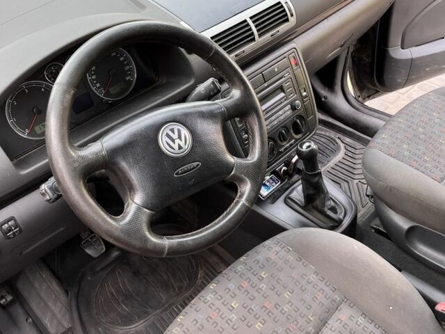 Черный Фольксваген Шаран, объемом двигателя 1.9 л и пробегом 522 тыс. км за 4200 $, фото 3 на Automoto.ua