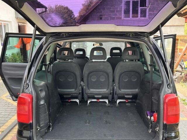 Черный Фольксваген Шаран, объемом двигателя 1.9 л и пробегом 522 тыс. км за 4200 $, фото 5 на Automoto.ua