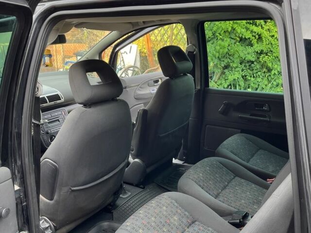 Черный Фольксваген Шаран, объемом двигателя 1.9 л и пробегом 522 тыс. км за 4200 $, фото 7 на Automoto.ua