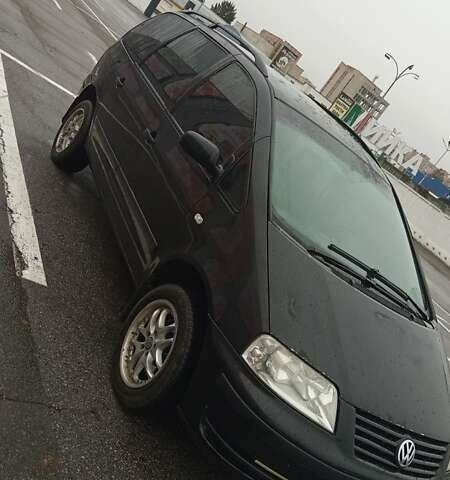 Черный Фольксваген Шаран, объемом двигателя 1.8 л и пробегом 38 тыс. км за 4100 $, фото 2 на Automoto.ua