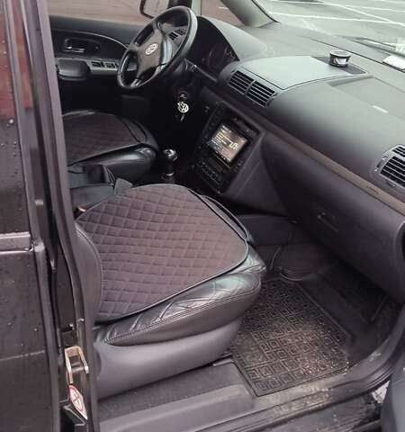 Черный Фольксваген Шаран, объемом двигателя 1.8 л и пробегом 38 тыс. км за 4100 $, фото 5 на Automoto.ua