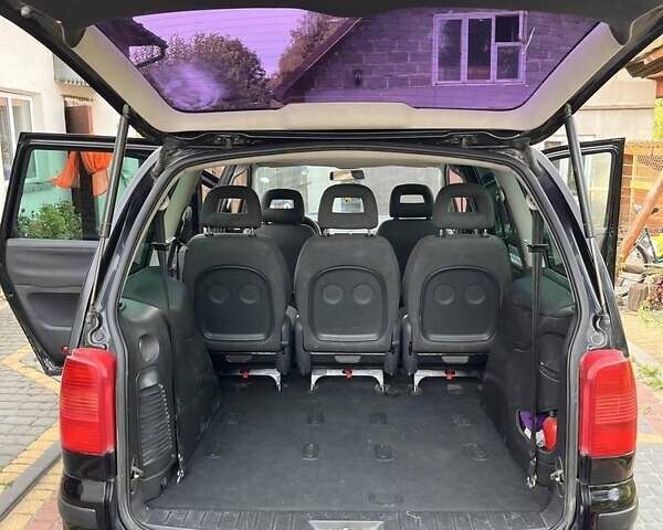 Черный Фольксваген Шаран, объемом двигателя 1.9 л и пробегом 522 тыс. км за 4200 $, фото 4 на Automoto.ua