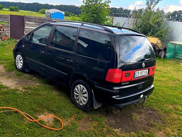 Черный Фольксваген Шаран, объемом двигателя 1.8 л и пробегом 340 тыс. км за 4000 $, фото 2 на Automoto.ua