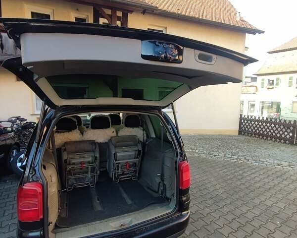 Черный Фольксваген Шаран, объемом двигателя 1.9 л и пробегом 370 тыс. км за 3999 $, фото 3 на Automoto.ua