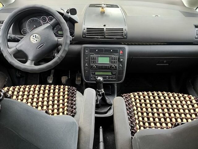 Черный Фольксваген Шаран, объемом двигателя 1.8 л и пробегом 340 тыс. км за 4000 $, фото 5 на Automoto.ua