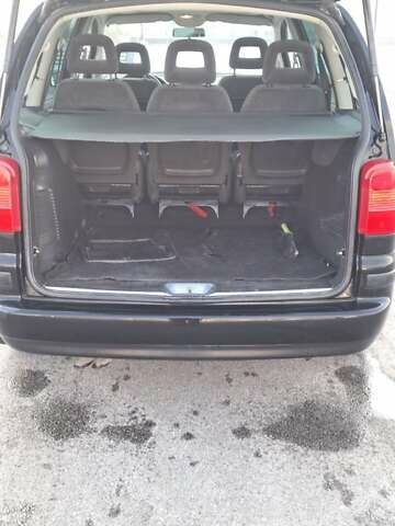 Черный Фольксваген Шаран, объемом двигателя 1.78 л и пробегом 236 тыс. км за 5500 $, фото 6 на Automoto.ua