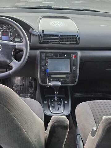 Черный Фольксваген Шаран, объемом двигателя 1.78 л и пробегом 236 тыс. км за 5500 $, фото 12 на Automoto.ua