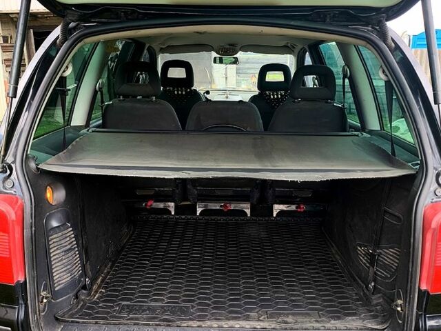 Черный Фольксваген Шаран, объемом двигателя 1.8 л и пробегом 340 тыс. км за 4000 $, фото 4 на Automoto.ua