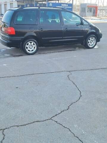 Черный Фольксваген Шаран, объемом двигателя 1.78 л и пробегом 236 тыс. км за 5500 $, фото 4 на Automoto.ua