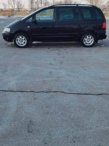 Черный Фольксваген Шаран, объемом двигателя 1.78 л и пробегом 236 тыс. км за 5500 $, фото 3 на Automoto.ua