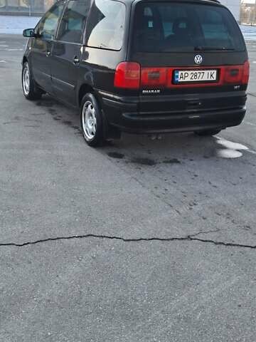 Черный Фольксваген Шаран, объемом двигателя 1.78 л и пробегом 236 тыс. км за 5500 $, фото 2 на Automoto.ua