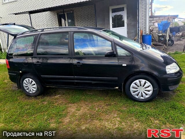 Черный Фольксваген Шаран, объемом двигателя 1.8 л и пробегом 340 тыс. км за 4000 $, фото 3 на Automoto.ua