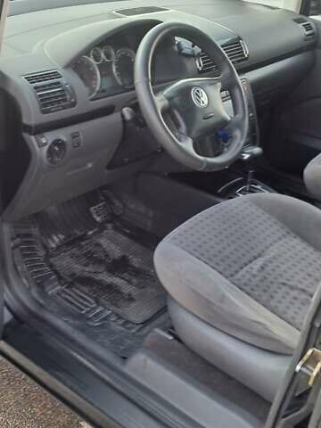 Черный Фольксваген Шаран, объемом двигателя 1.78 л и пробегом 236 тыс. км за 5500 $, фото 10 на Automoto.ua