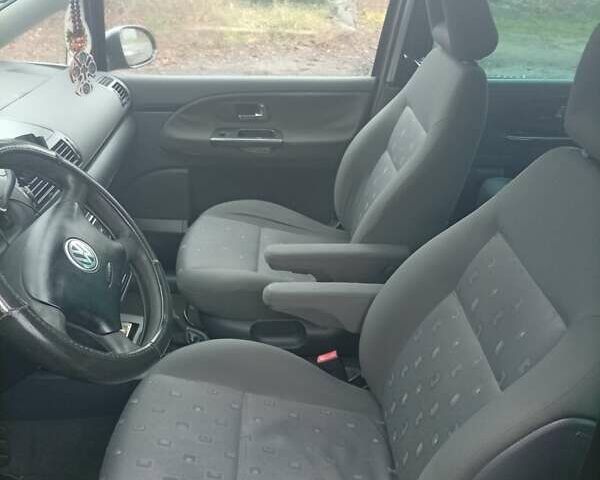 Черный Фольксваген Шаран, объемом двигателя 1.9 л и пробегом 350 тыс. км за 5000 $, фото 6 на Automoto.ua